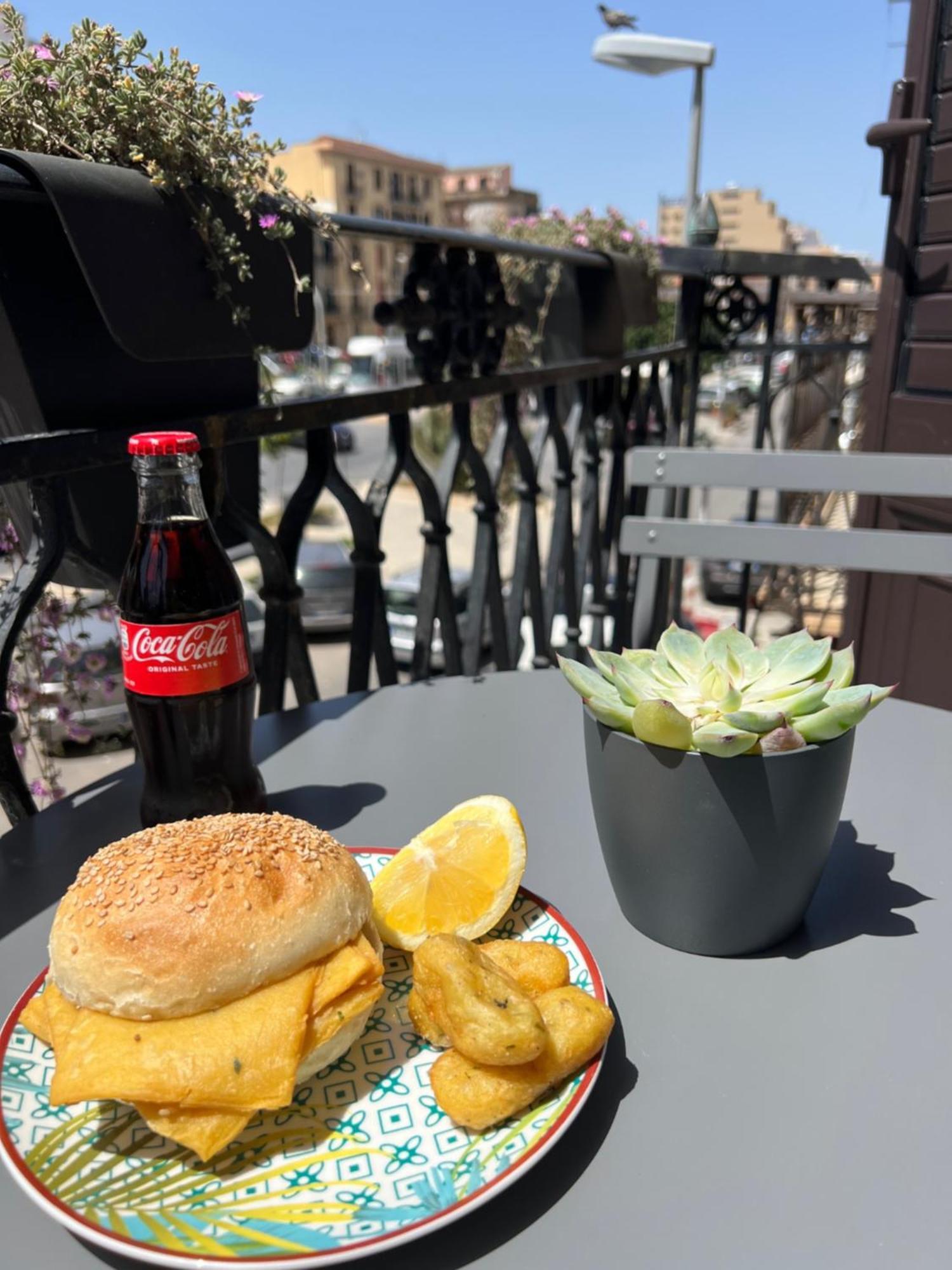 A Casuzza Apartment Palermo Bagian luar foto