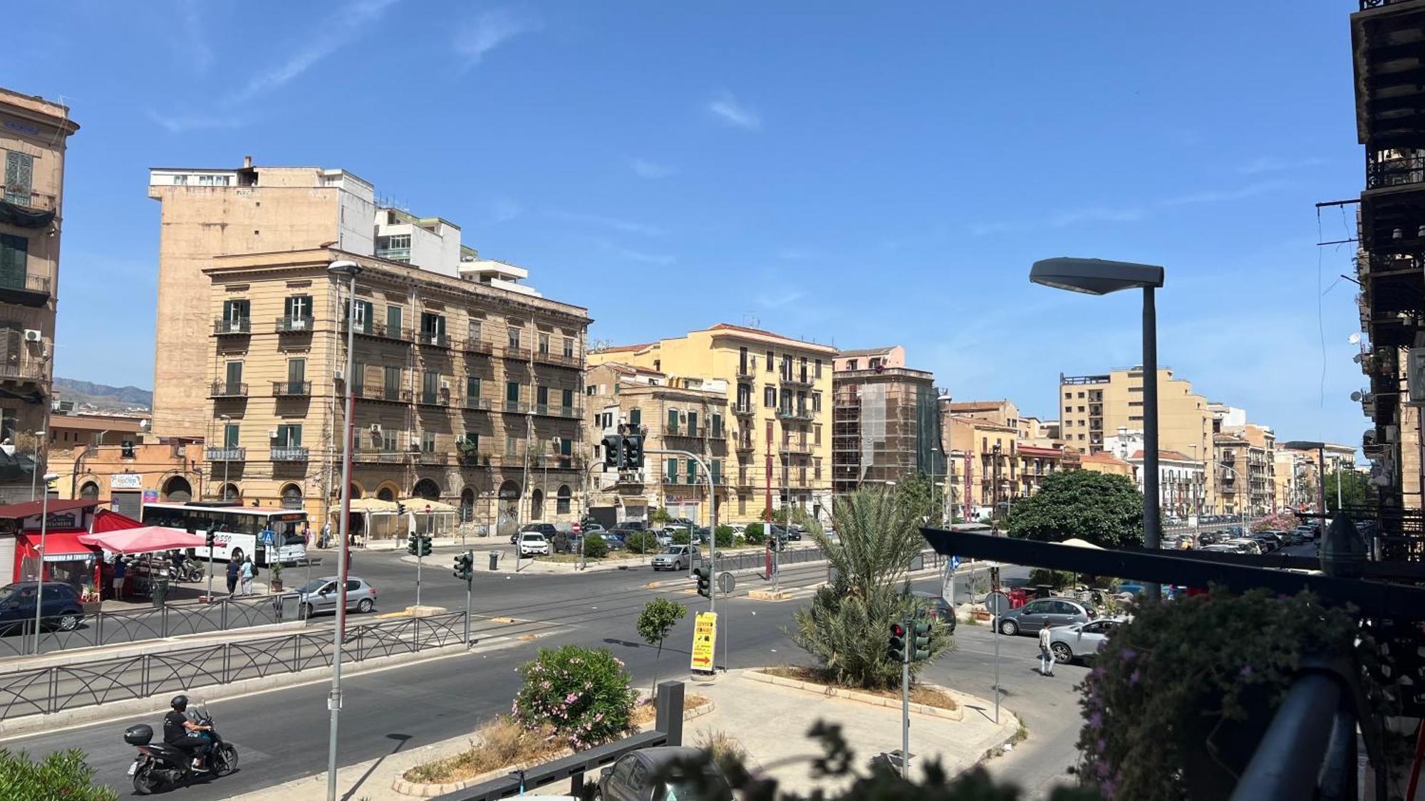 A Casuzza Apartment Palermo Bagian luar foto